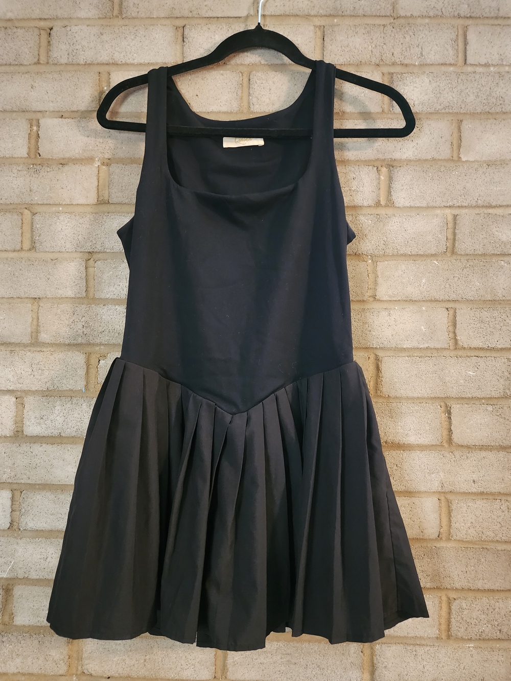 Qinsen Activewear Black Sleeveless Pleated Skater Dress Romper